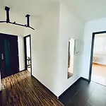 Sunny & Minimalist Near The Center Apartment