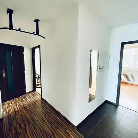 Sunny & Minimalist Near The Center Apartment