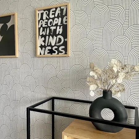 Sunny & Minimalist Near The Center Apartment