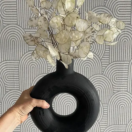 Sunny & Minimalist Near The Center