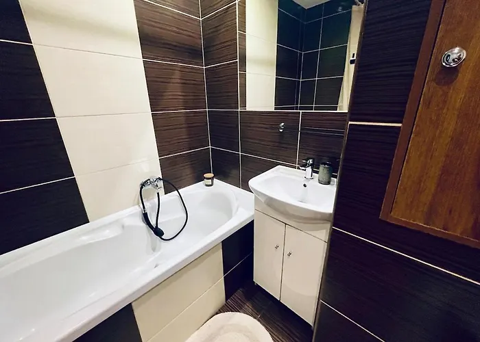 Sunny & Minimalist Near The Center