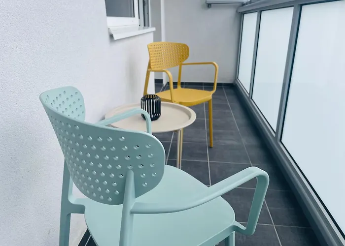 Sunny & Minimalist Near The Center Appartement